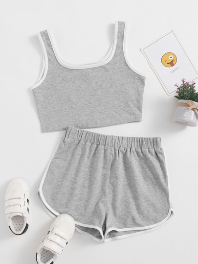 طقم سروال قصير دلفين مع لباس علوي بشريط متباين للبنات