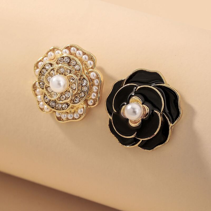 

Flower Design Stud Earrings, Black