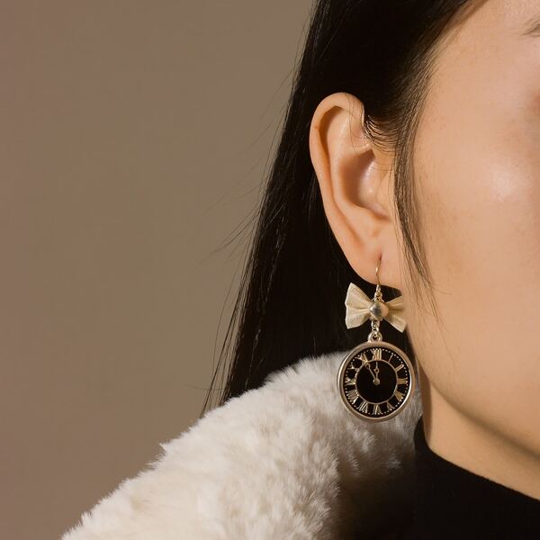 

Clock Design Drop Earrings, Black and white