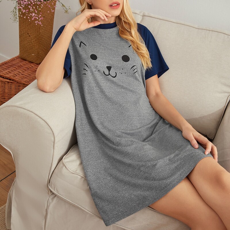 

Cartoon Graphic Raglan Sleeve Nightdress, Grey