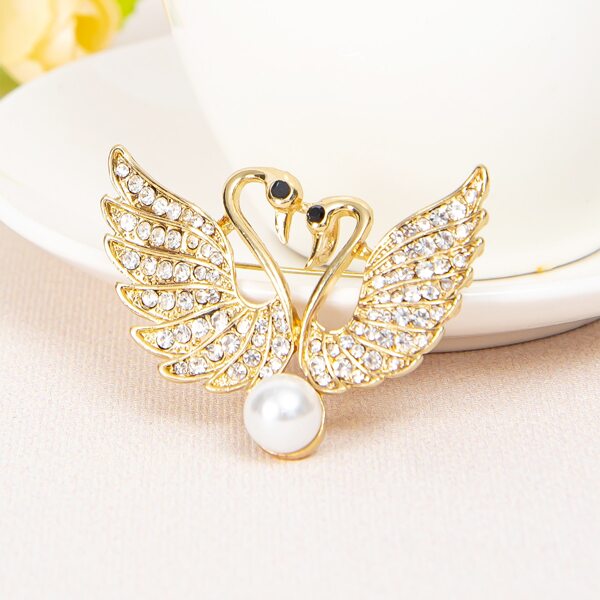 

Faux Pearl & Rhinestone Decor Brooch, Gold