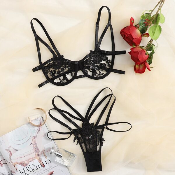 

Lace Appliques Underwire Lingerie Set, Black