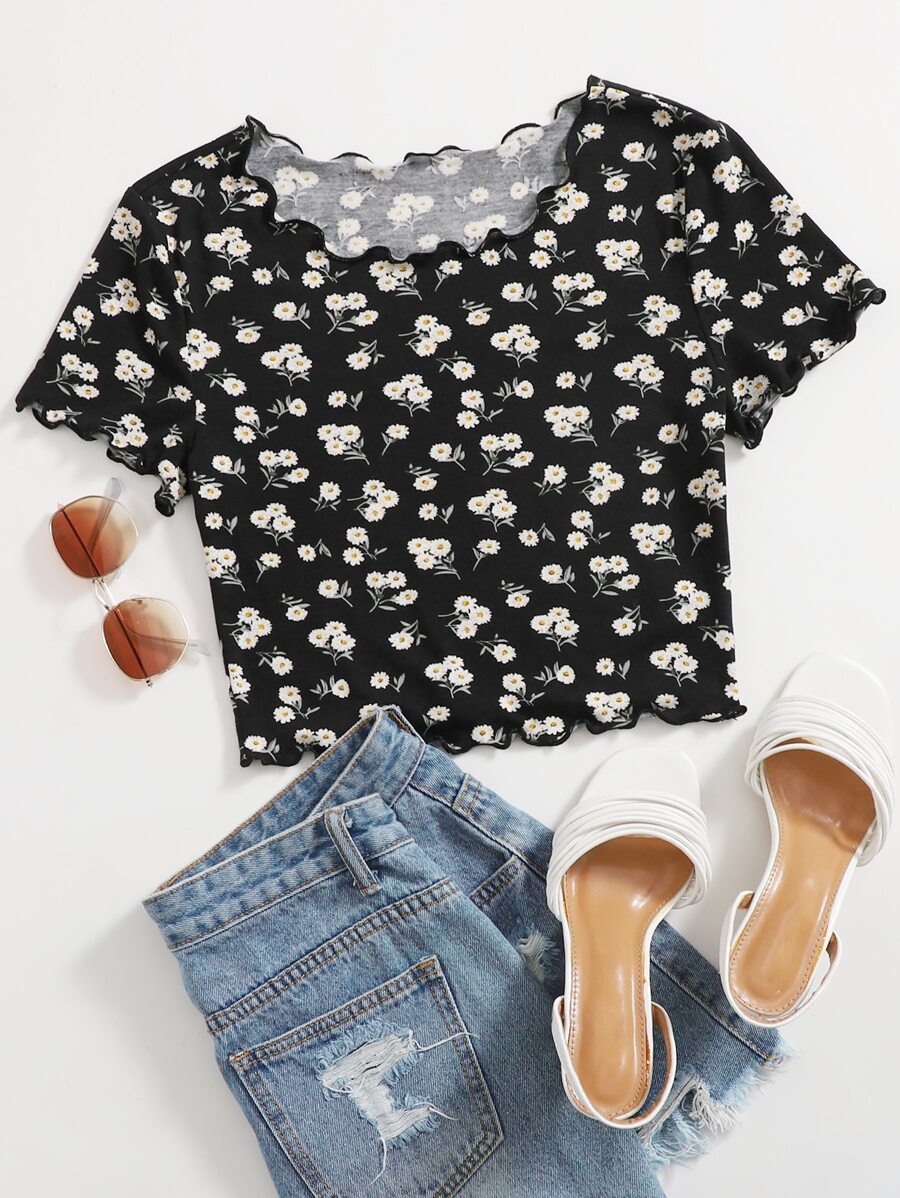 SHEIN Qutie Camiseta ribete en forma de lechuga floral - Negro - Ver 1