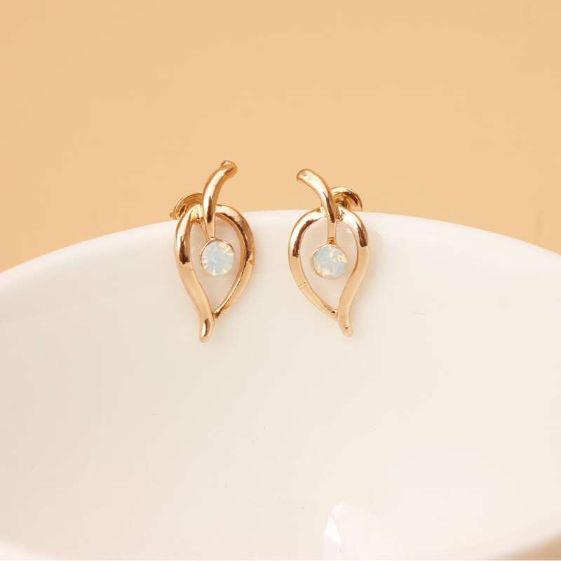 

Leaf Design Stud Earrings, Gold