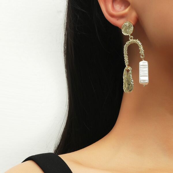 

Textured Geo Decor Faux Pearl Drop Earrings, Gold