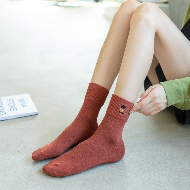 

1pair Cartoon Embroidery Crew Socks, Redwood