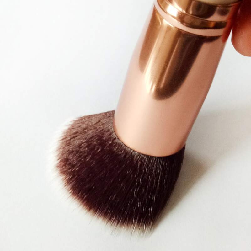 

1pc Multifunctional Makeup Brush, Gold