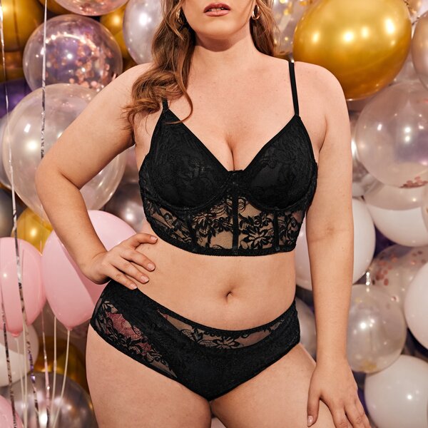 

Plus Floral Lace Lingerie Set, Black