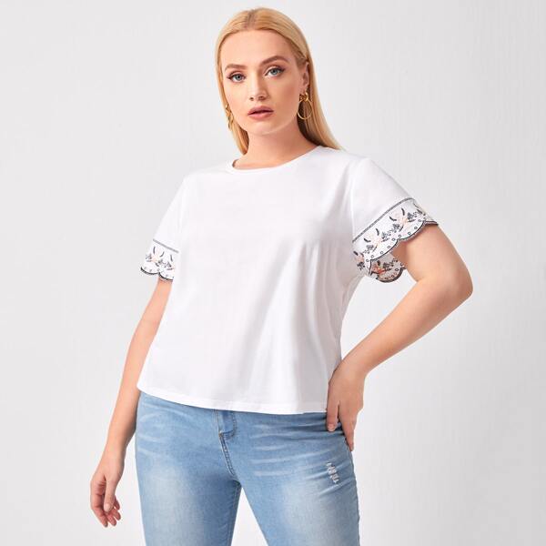 

Plus Floral Scallop Edge Tee, White