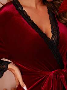 拼接蕾絲腰帶天鵝絨睡袍