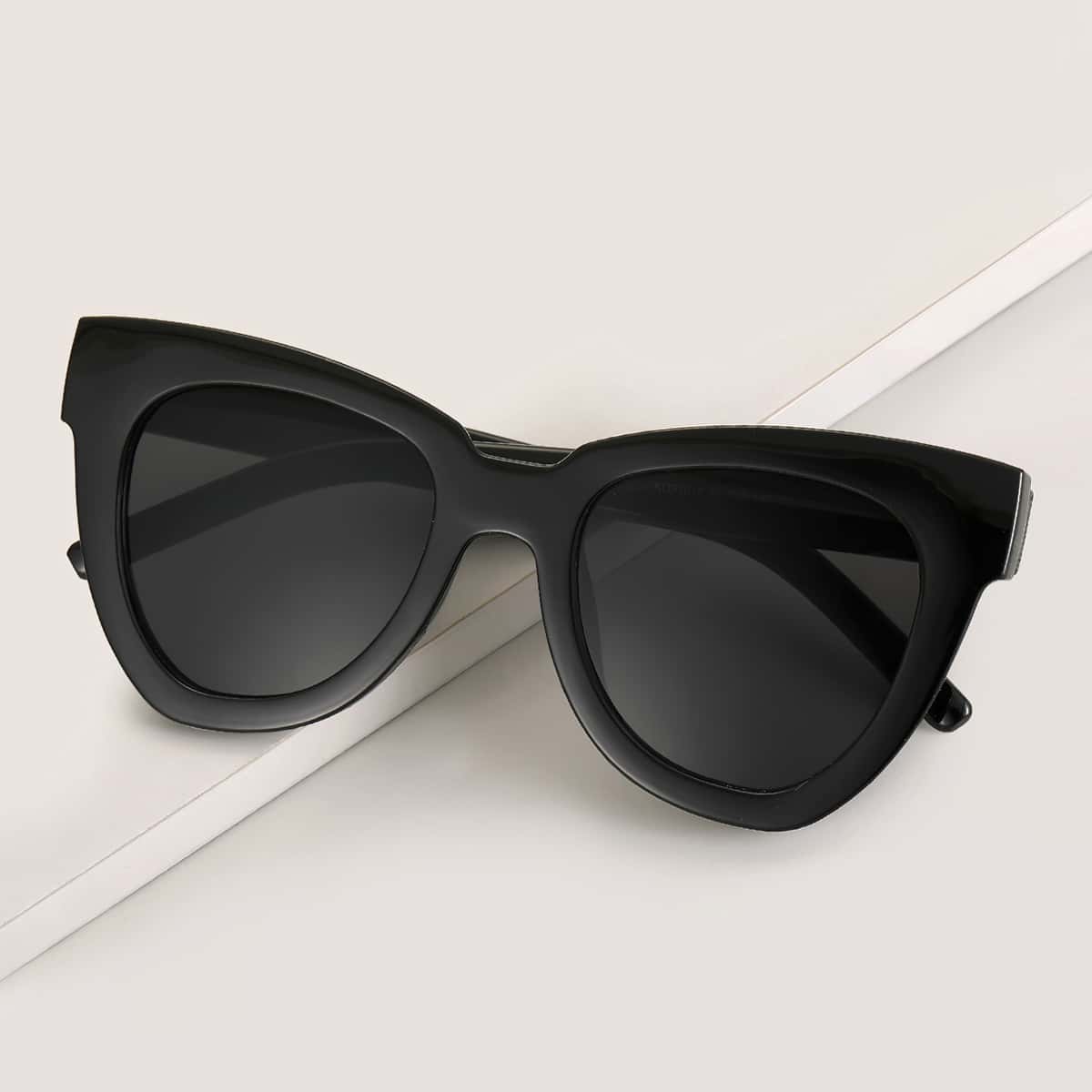 

Cat Eye Sunglasses