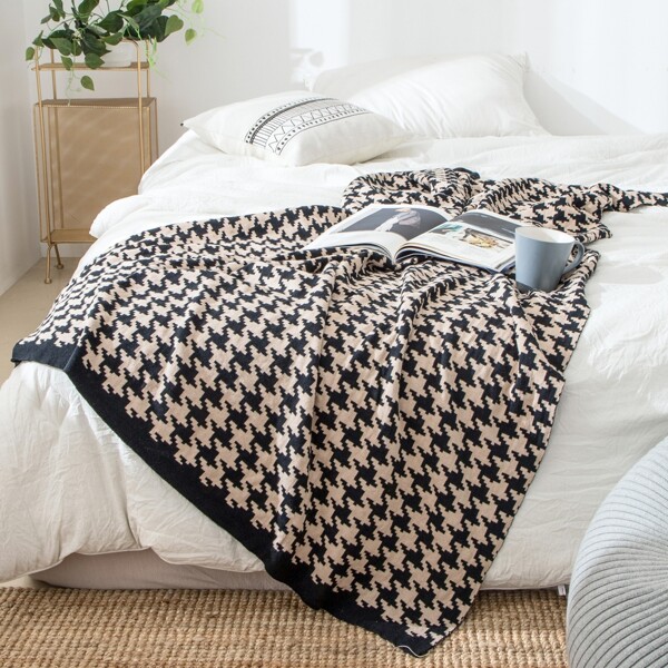 

Houndstooth Pattern Blanket, Multicolor
