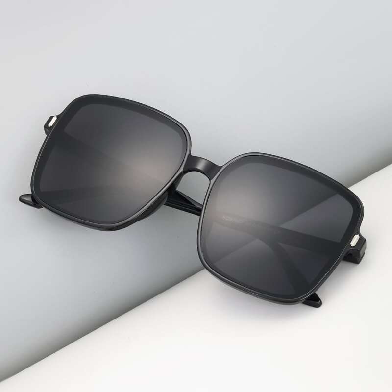 

Square Frame Sunglasses