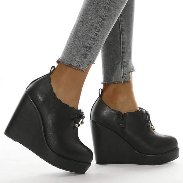 

Bow Decor Scallop Trim Wedges, Black
