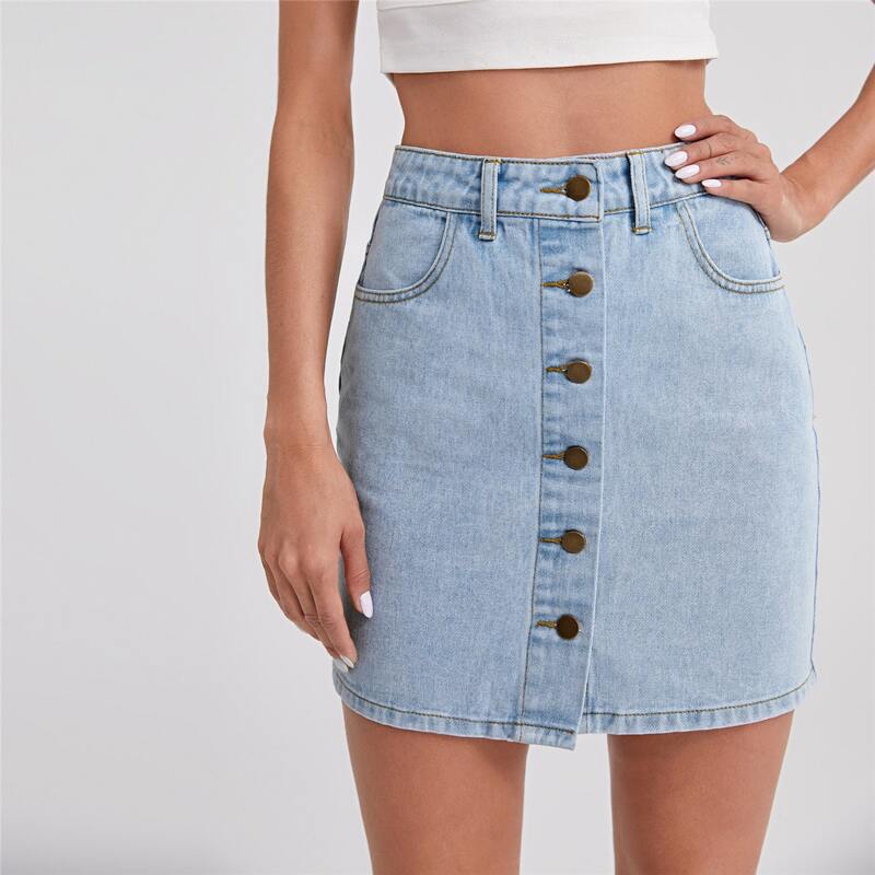 

Light Wash Buttoned Denim Skirt