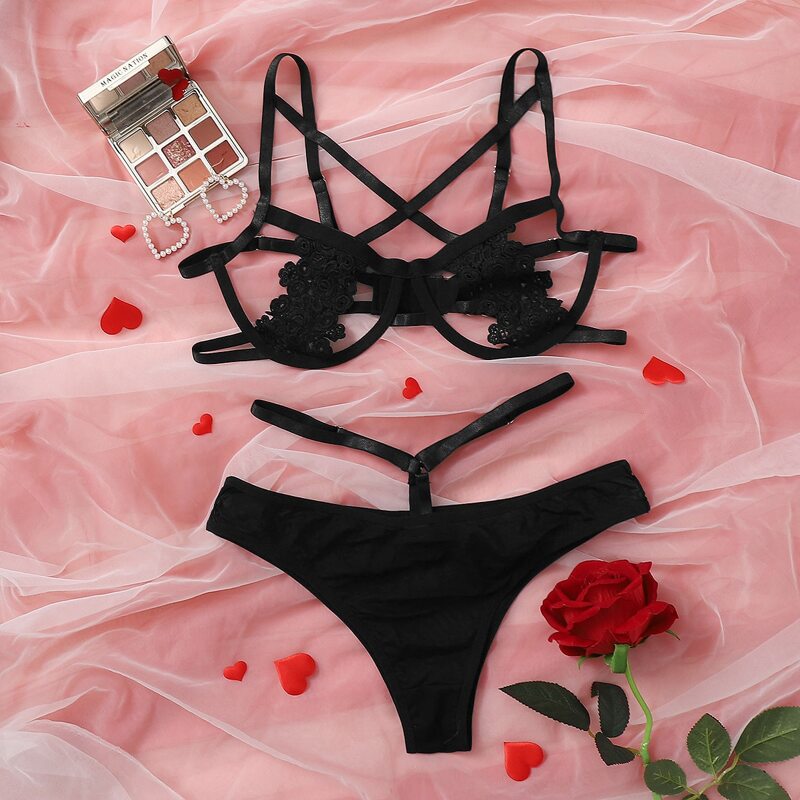 

Floral Lace Cut-out Underwire Lingerie Set, Black