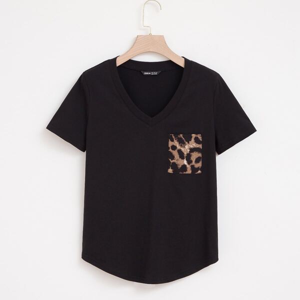 

V-neck Contrast Pocket Tee, Black