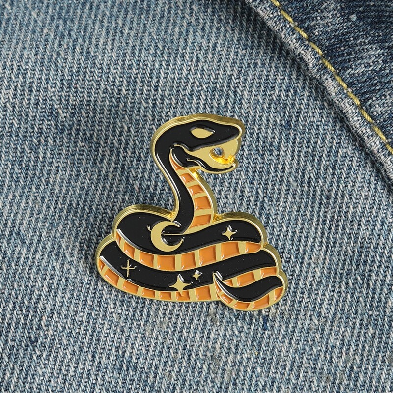 

Snake Design Brooch, Multicolor