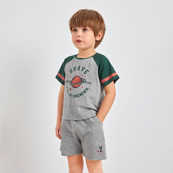 

Toddler Boys Colorblock Raglan Sleeve Letter Graphic Top & Shorts Set, Grey