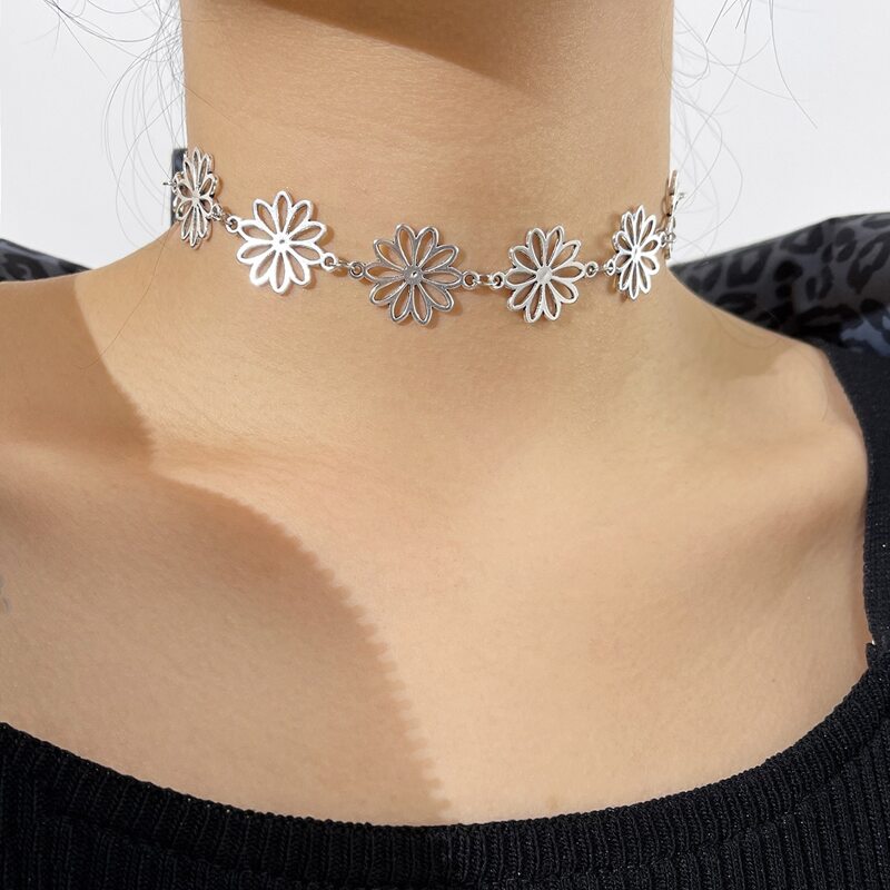 

Floral Linked Choker, Silver