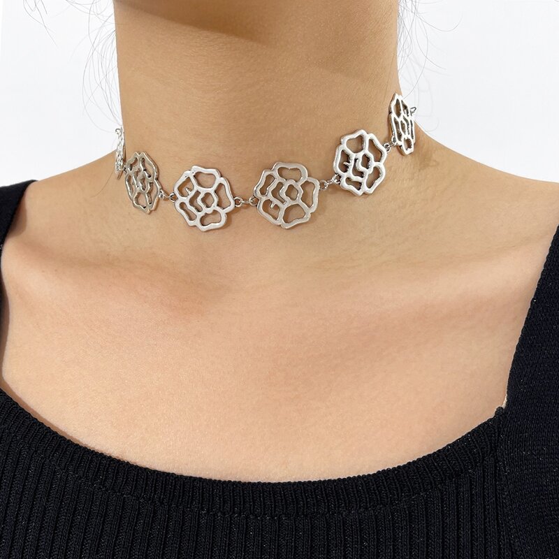 

Rose Linked Choker, Silver