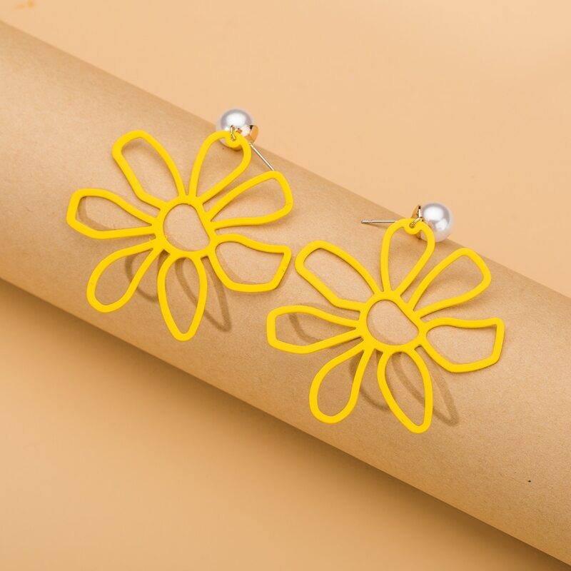 

Floral Dangle Earrings, Yellow