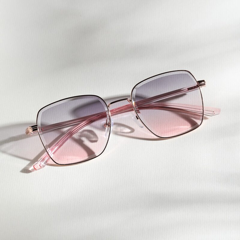 

Metal Frame Tinted Lens Sunglasses