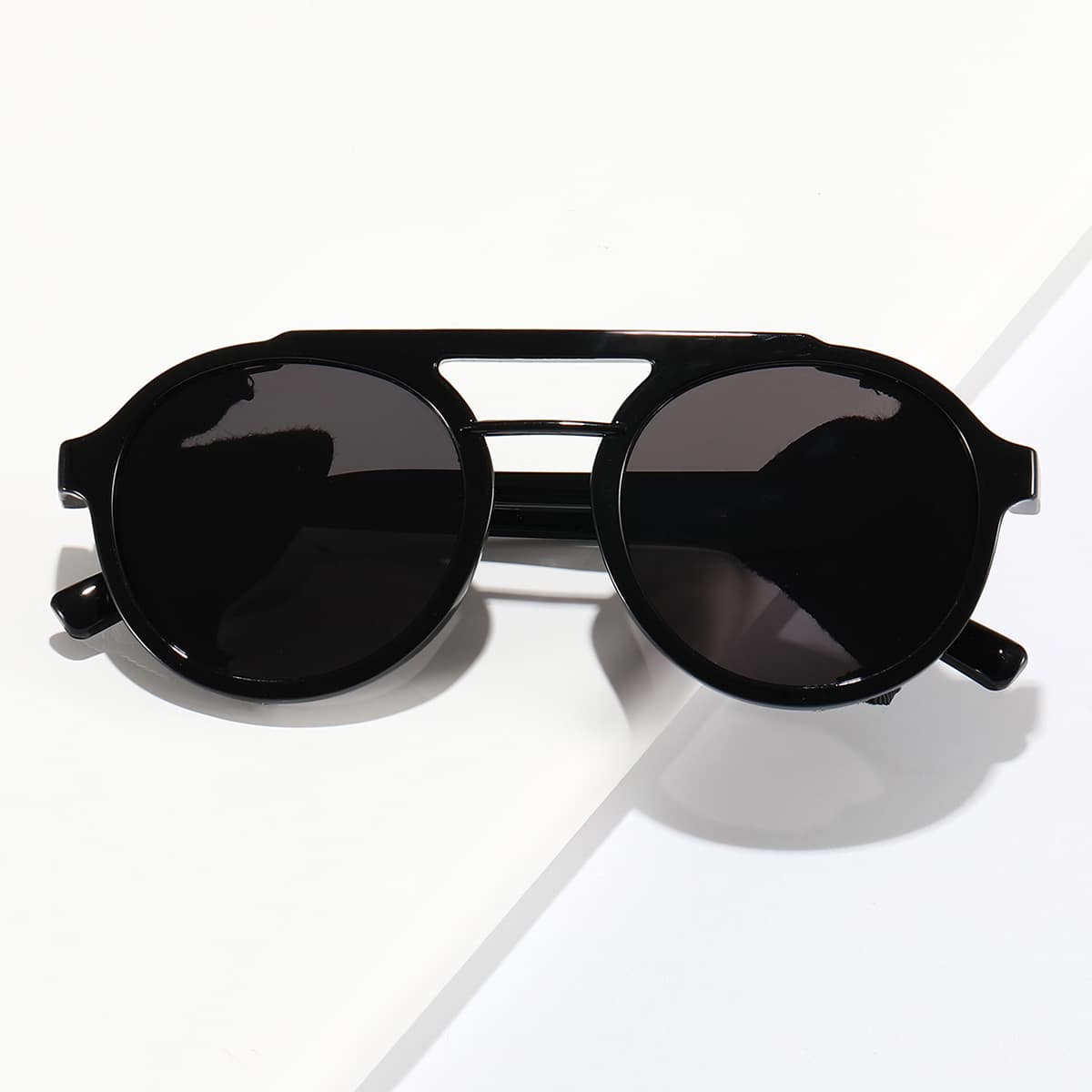 

Guys Top Bar Round Frame Sunglasses, Black