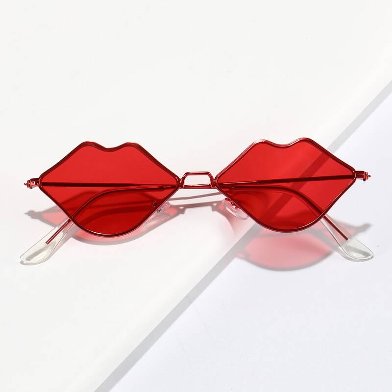 

Metal Lips Frame Sunglasses