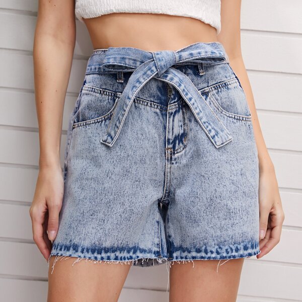 

Slant Pocket Belted Denim Shorts, Light wash