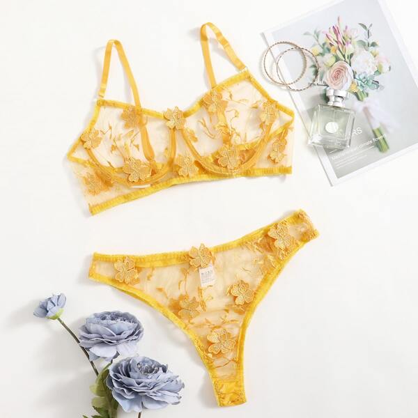 

Plus Appliques Embroidered Mesh Underwire Lingerie Set, Yellow