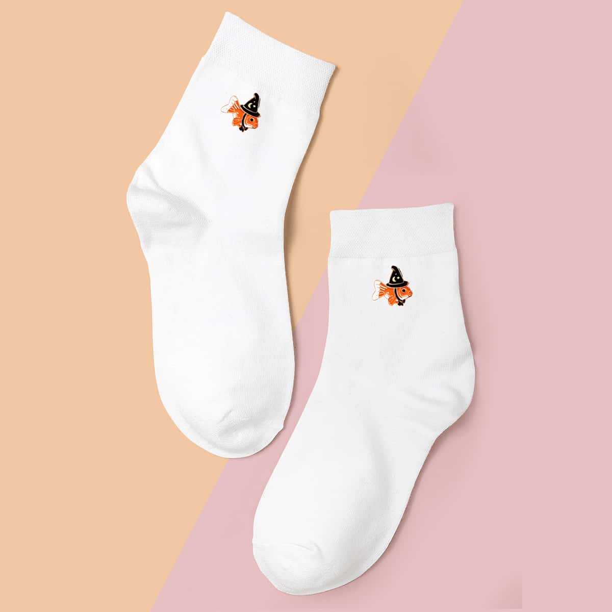 

Cartoon Graphic Crew Socks, White