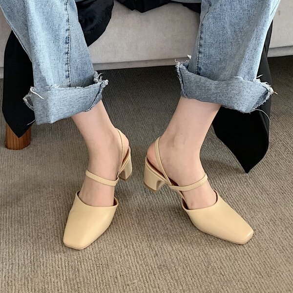 

Square Toe Minimalist Chunky Pumps, Mustard yellow