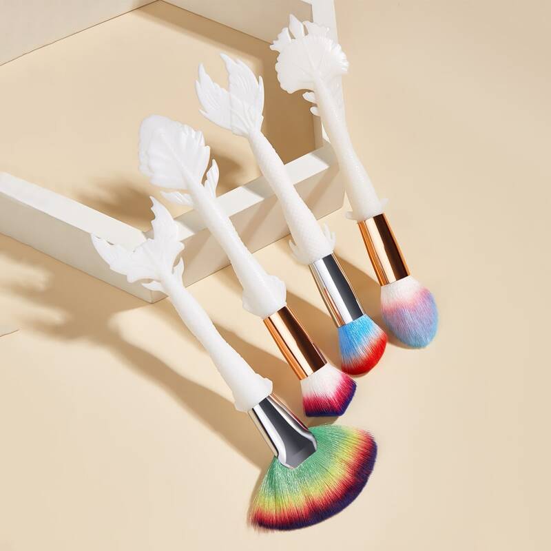 

4pcs Fish Tail Design Handle Makeup Brush, White
