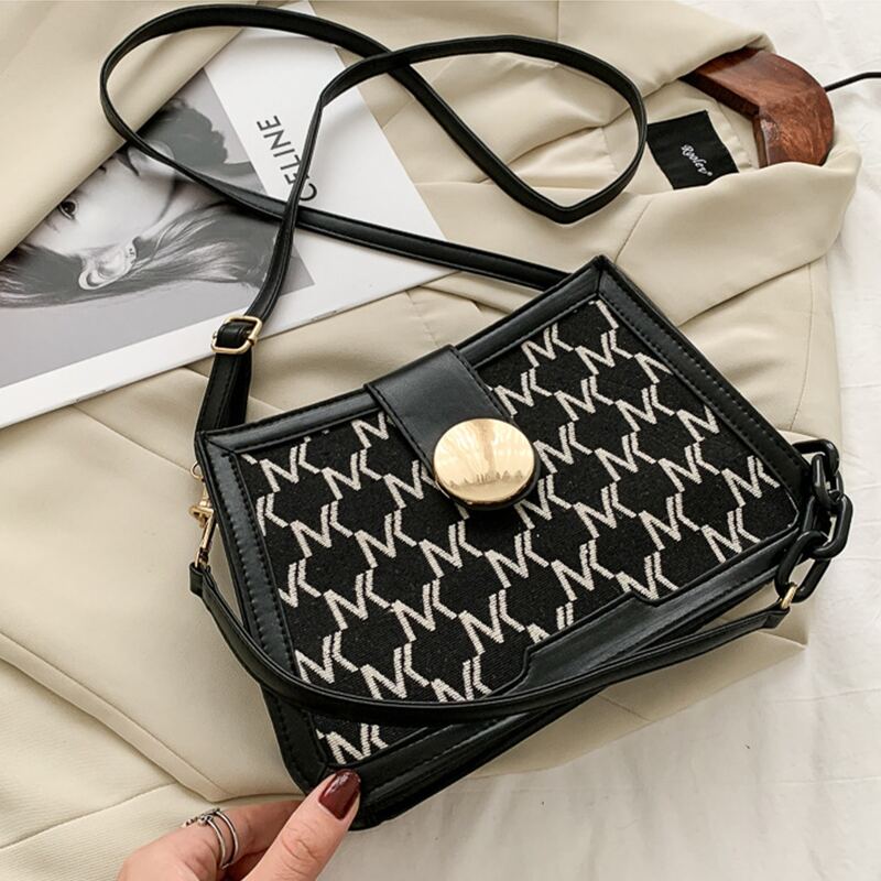 

Geometric Pattern Clear Chain Bag, Black