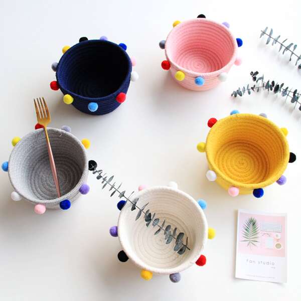 

1pc Pom Pom Decor Random Storage Basket, Multicolor