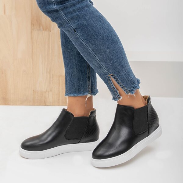 

Minimalist Wide Fit Slip On Sneakers, Black