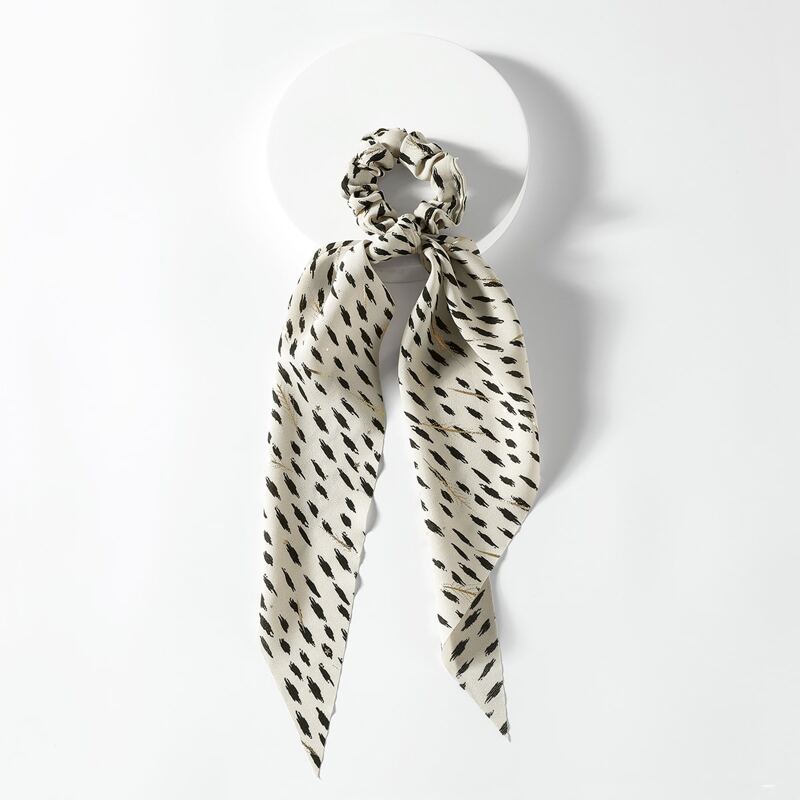 

Graphic Scrunchie Scarf, Black and white