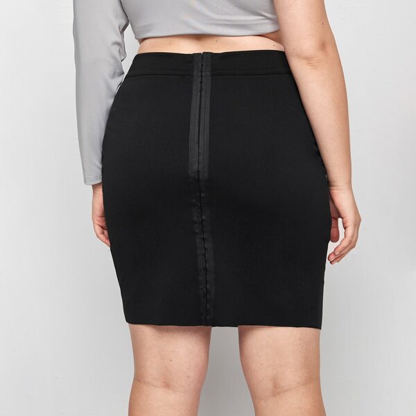

Plus Solid Zipper Back Straight Skirt, Black