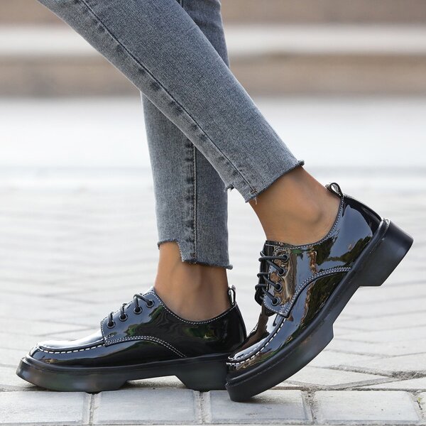 

Minimalist Lace-up Front Oxford Shoes, Black