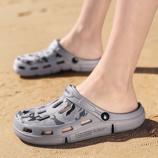 

Men Camo Print Vented Clogs, Grey