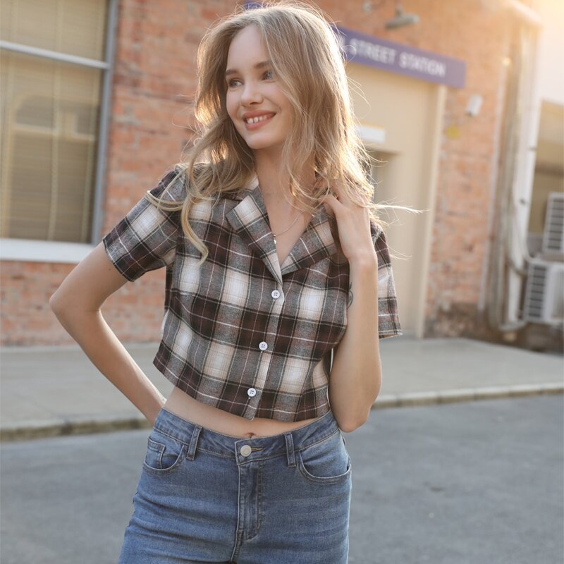 

Plaid Button Front Crop Blouse, Multicolor