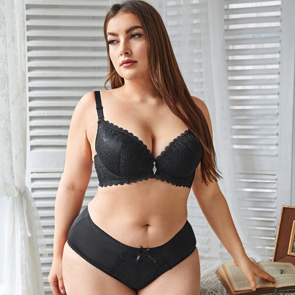 

Plus Floral Lace Underwire Lingerie Set, Black
