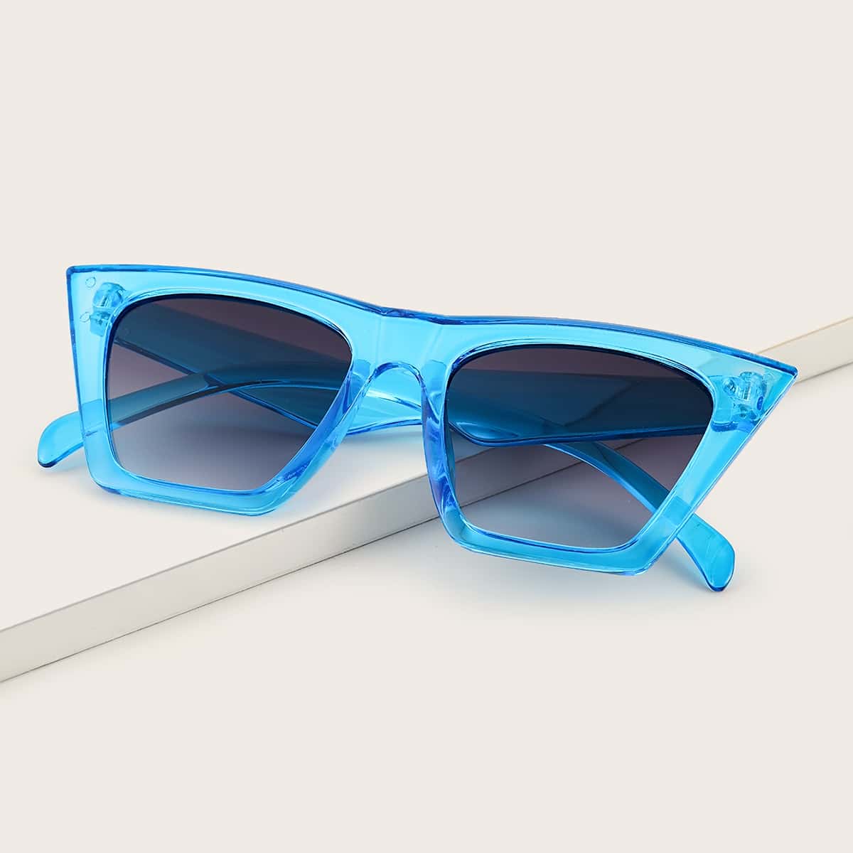 

Cat Eye Sunglasses