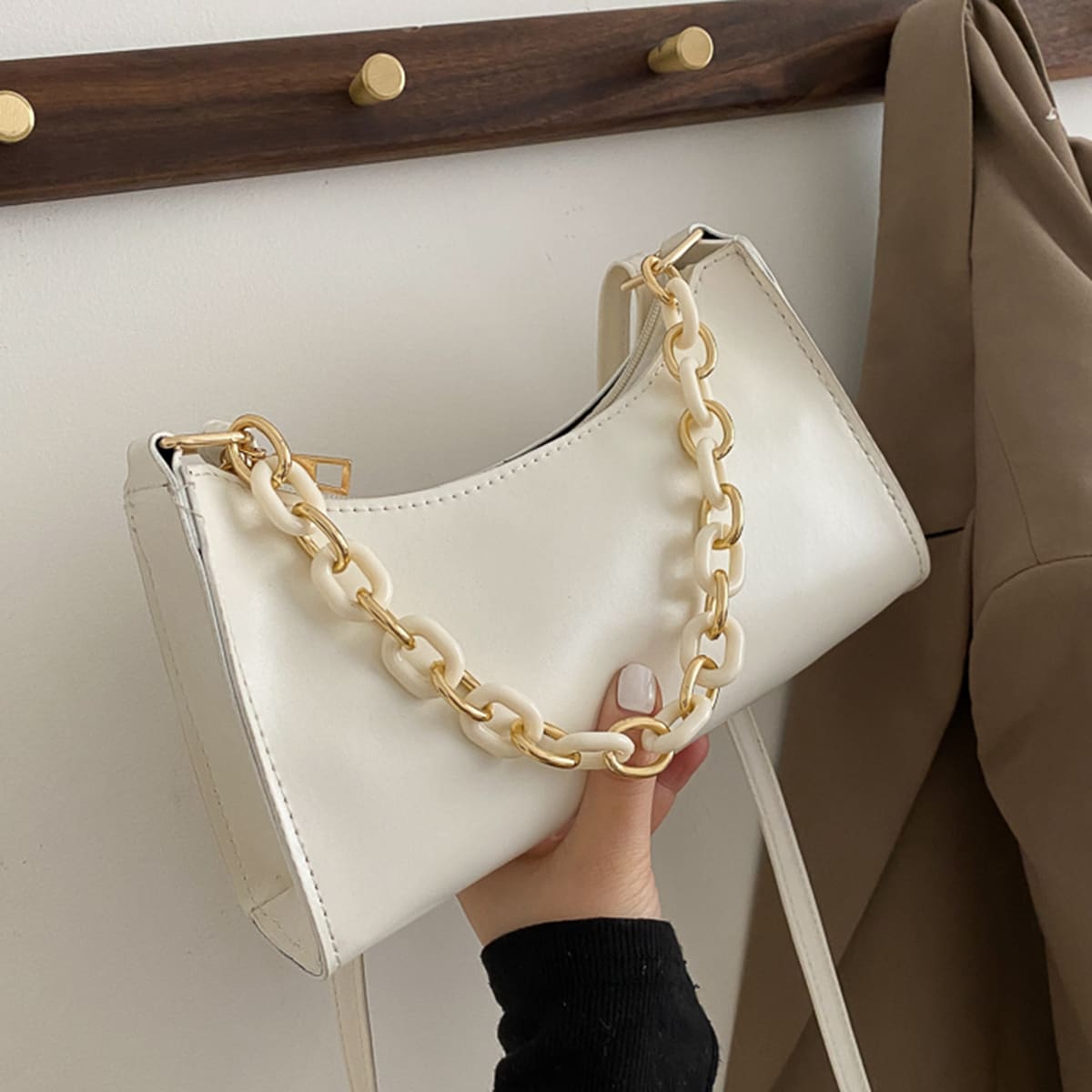 

Solid Chain Baguette Bag, White