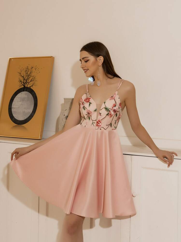ANGEL FASHIONS Robe en satin avec broderies et tulle - Vieux Rose - Voir 1