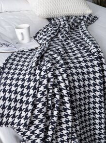 Houndstooth Pattern Knitted Blanket - Black and White - View 4