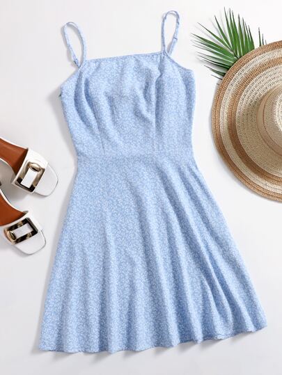 Soleia 满版植物喇叭下摆连衣裙，女士柔和色调连衣裙