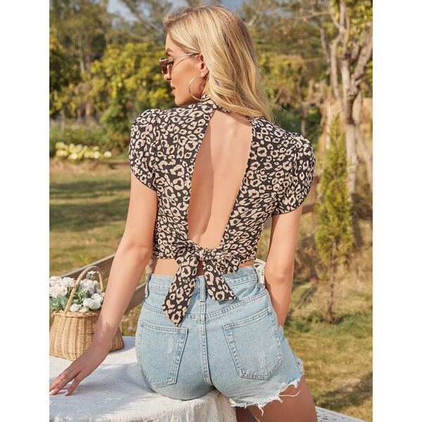 

All Over Print Tie Back Mock Neck Crop Blouse, Multicolor