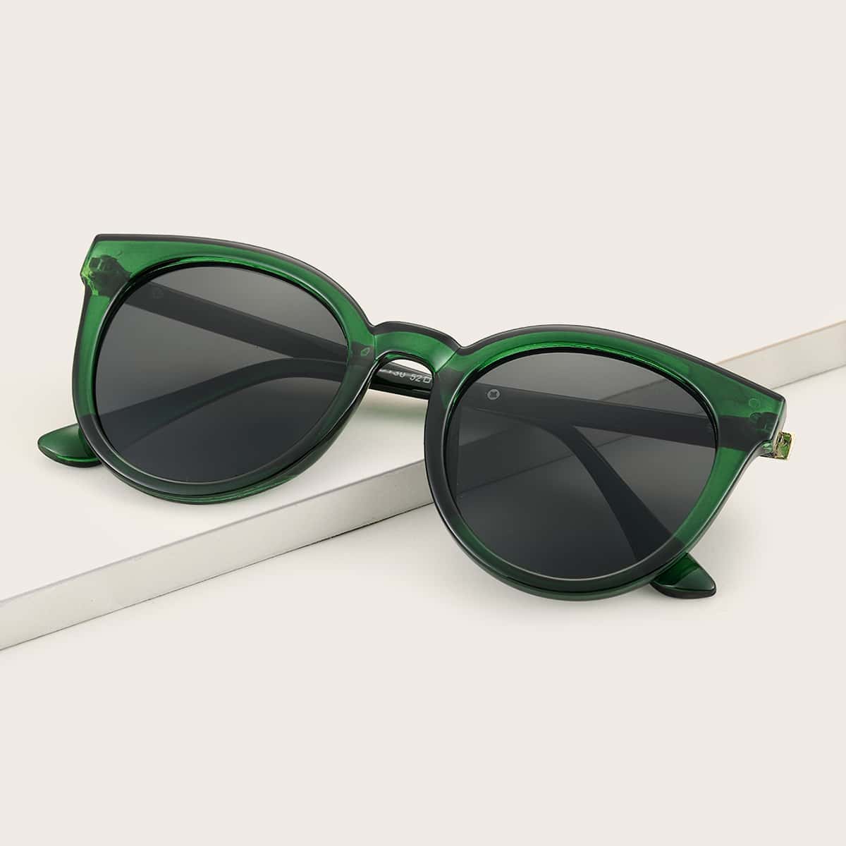 

Round Frame Sunglasses